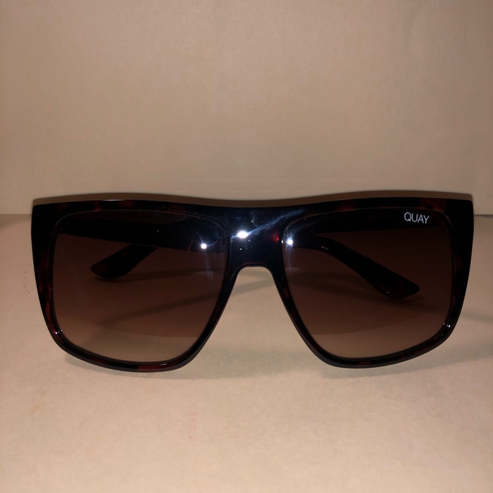 NWOT QUAY Incognito Sunglasses